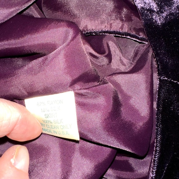 VINTAGE 80's/90's  ELIZABETH WAYMAN PURPLE SILK VELVET DRESS W/ SASH - Picture 6 of 10